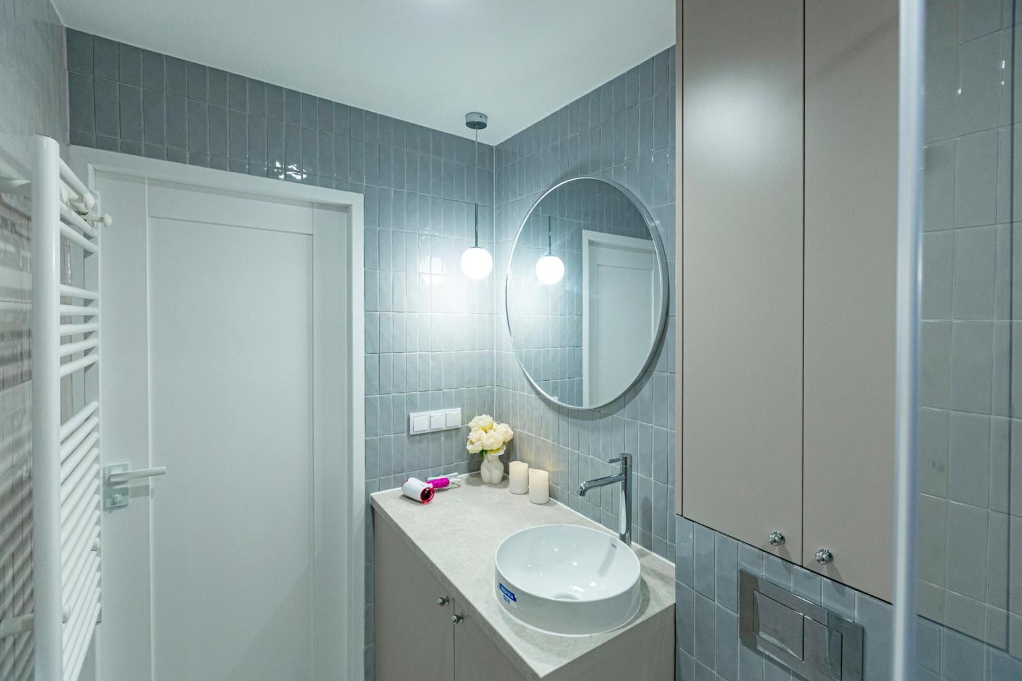 Apartmán Batorego Grey - Stacja Metra 300m - Bezplatny Parking