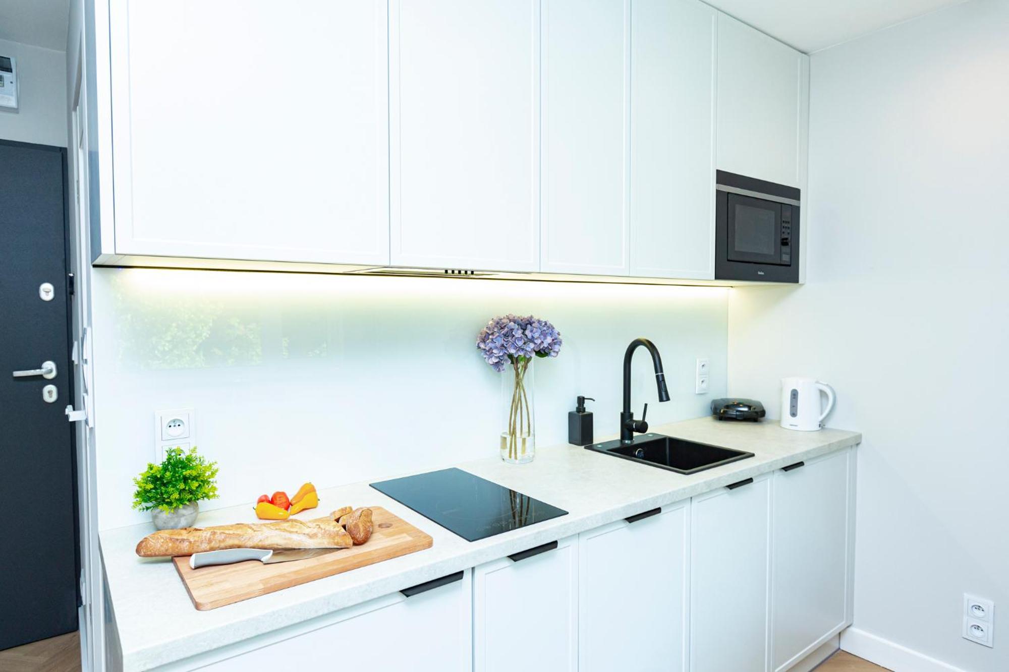 Batorego Grey - Stacja Metra 300m - Bezplatny Parking Apartmán